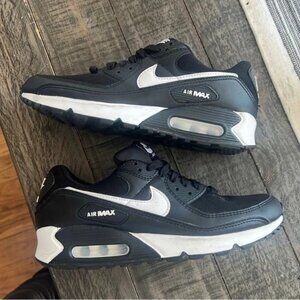 Nike Air Max 90 Women's Sneaker